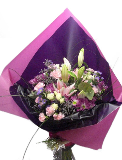 Ramo de flor variada en tonos rosas y lilas para regalar | Mayoflor.com