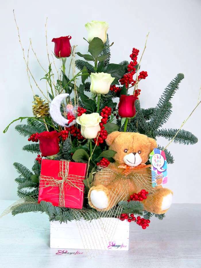 Christmas basket, stuffed animals and chocolates - Foto principal