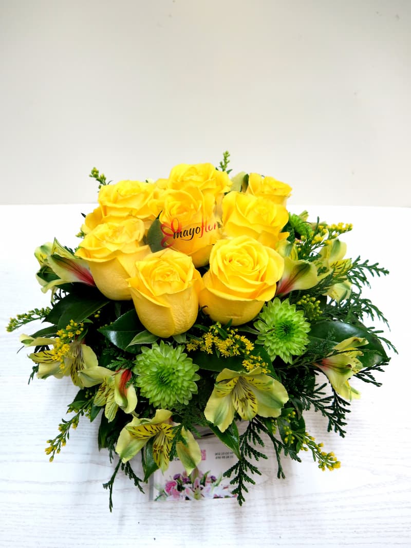 Rosas amarillas y complementos - Foto principal