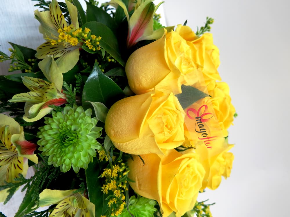 Rosas amarillas y complementos - Foto 2