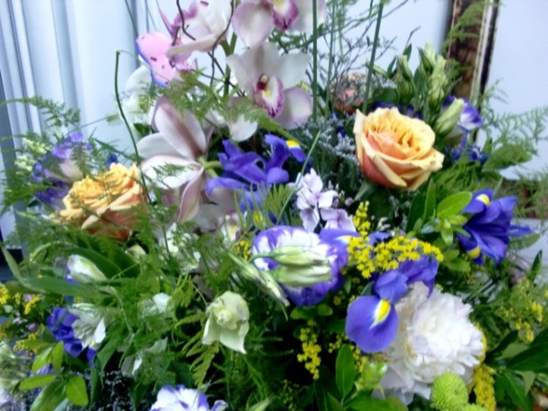 Espectacular jarrón de flores variadas - Foto 4