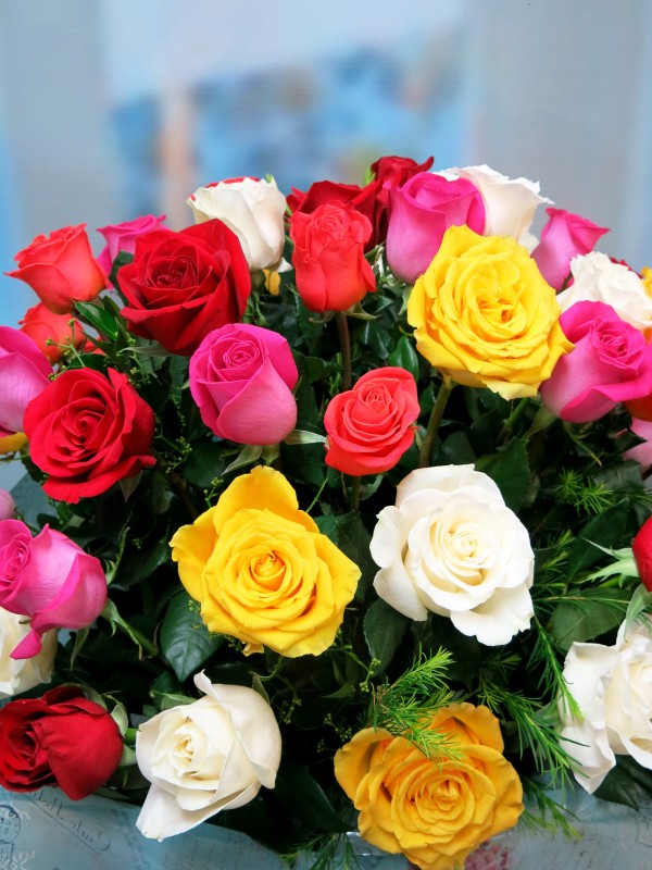 Spectacular Vase of 50 Varied Roses - Foto 3