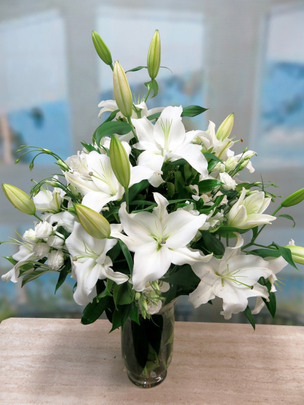 Vase of white irises and accessories - Foto principal
