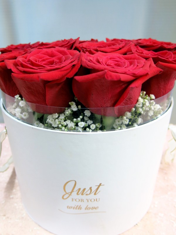 Just for you is a center of boxed roses - Foto 2